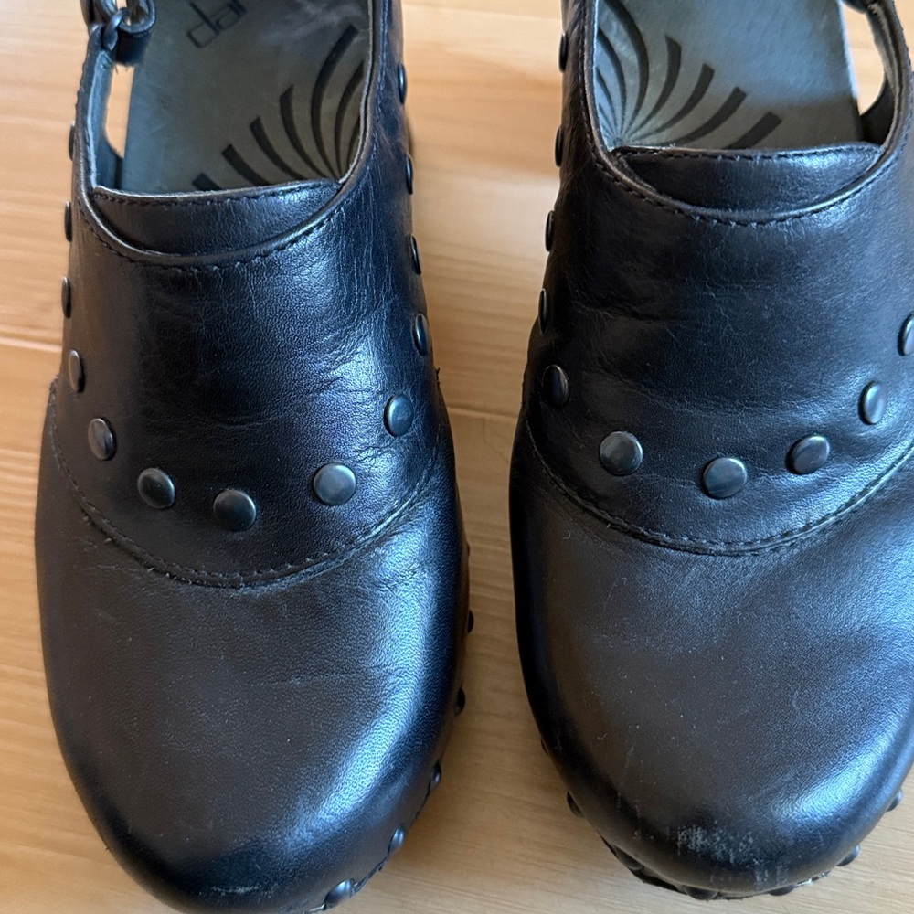 DANSKO RYDER ANTIQUE BRASS STUDDED BLACK LEATHER SHOES SIZE: 38 (7.5) - Picture 4 of 13
